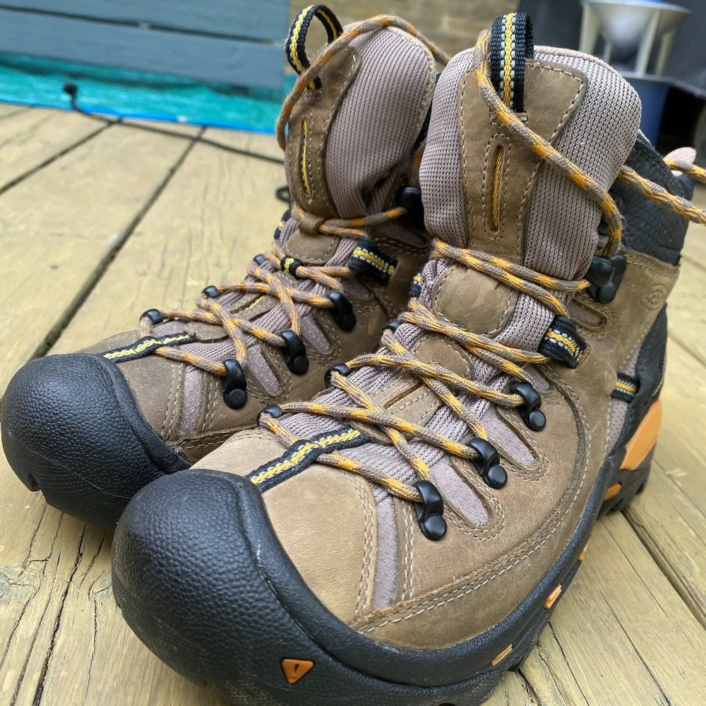 NEW Women's Keen Size 7 Nubuck Leather Waterproof Hiking Boot